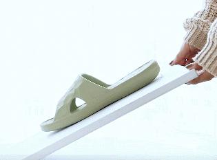 一双能按摩的浴室拖鞋，Q软防滑，好穿到爆，每一步都在保健