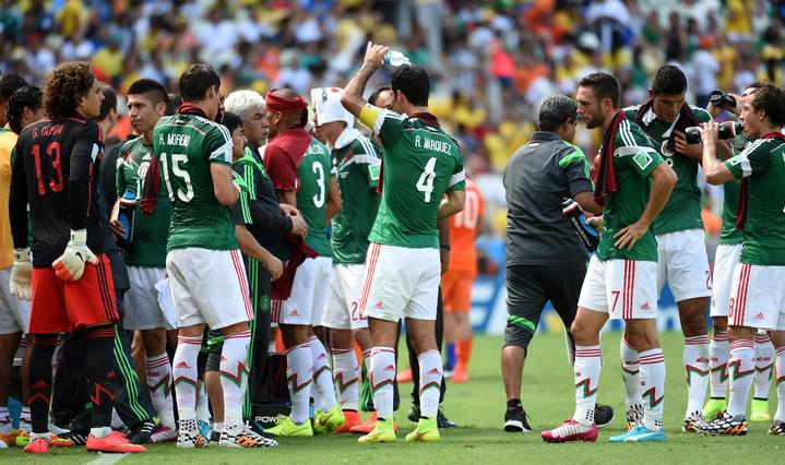 复赛后天太热咋办?英超考虑引入“水停”,暂停比赛让球员集体喝水