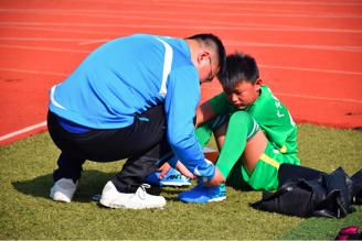 如何说服父母让自己去踢足球,父母怎么支持孩子