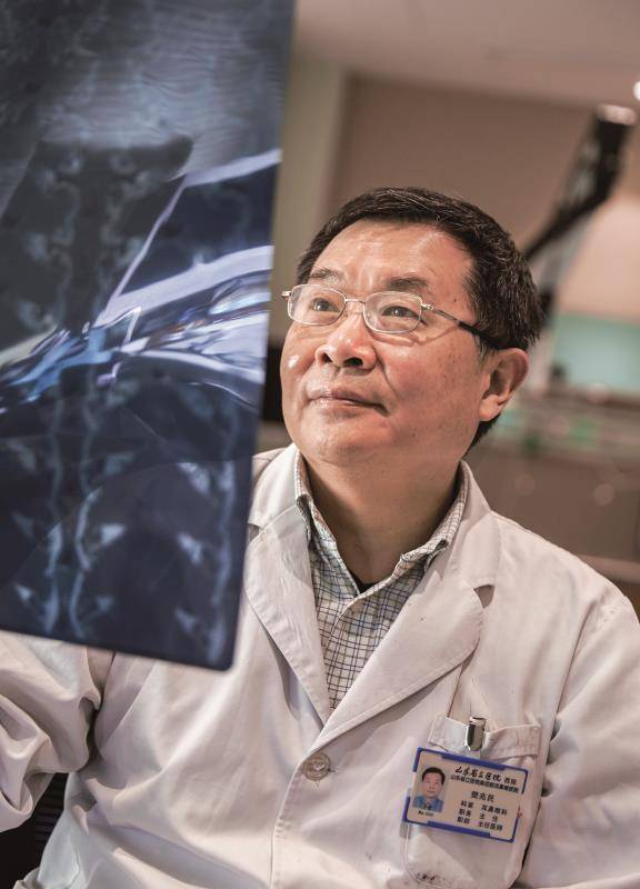 小伙一觉醒来变耳聋,小伙一觉醒来耳朵失灵