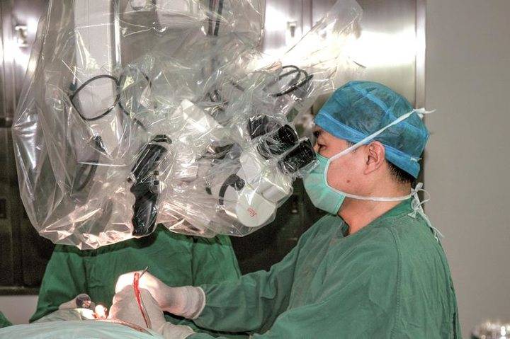 小伙一觉醒来变耳聋,小伙一觉醒来耳朵失灵