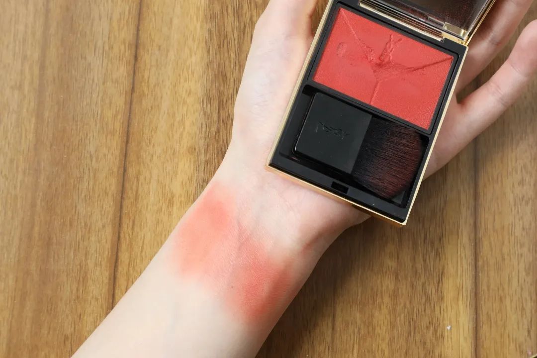 周雨彤泪沟神器,周雨彤的泪沟神器