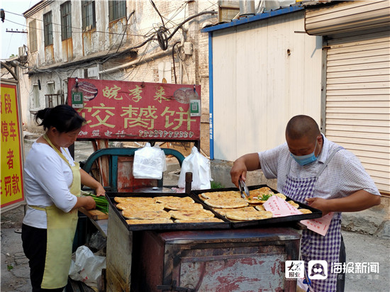 夜淄博体验记|南定小巷里，天南地北的摆摊人