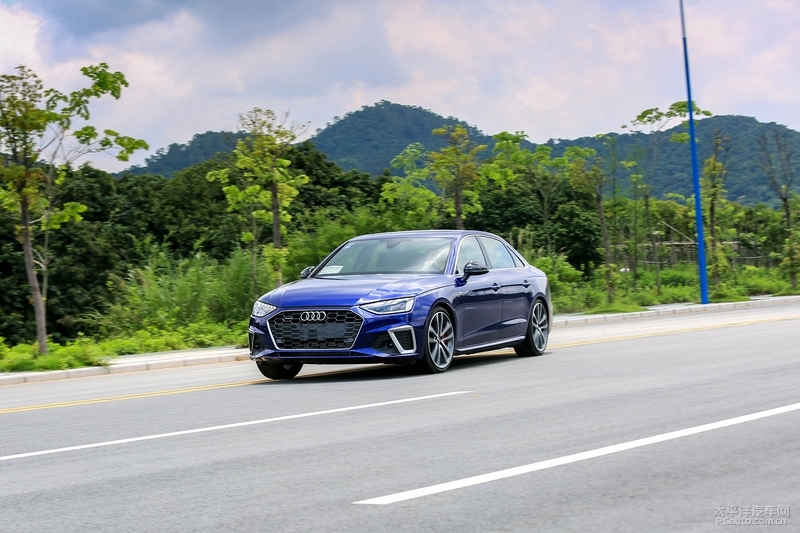 一鸣惊人鉴定,奥迪a4l45tfsi臻选动感型第一视角
