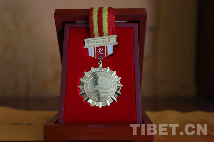 洛桑夏加：出家不忘爱国、修行不忘济世