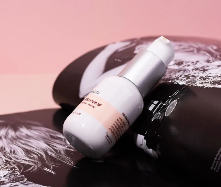 pony使用的底妆,pony化妆从洗脸开始