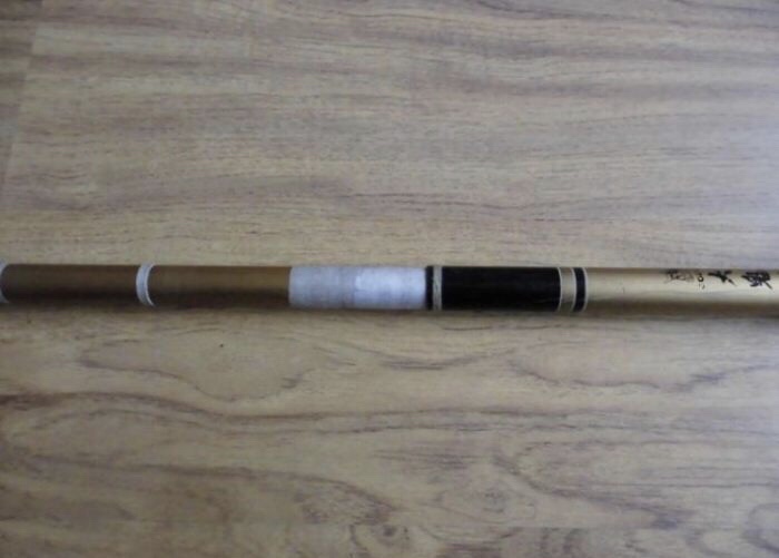 竿子劈了怎么修,鱼竿劈了扎到手里的刺怎么办