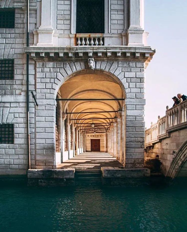 走过这些广场，心中便有“天下”