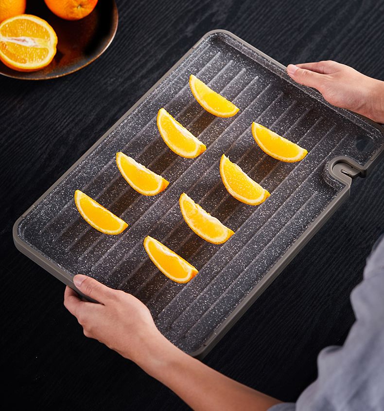 2亿细菌藏身菜板，99%抗菌的变态菜板，不发霉，磨刀磨蒜样样能行