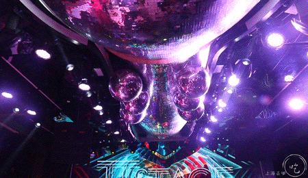 太刚了！这店居然敢开在「中国第一夜店」楼下...