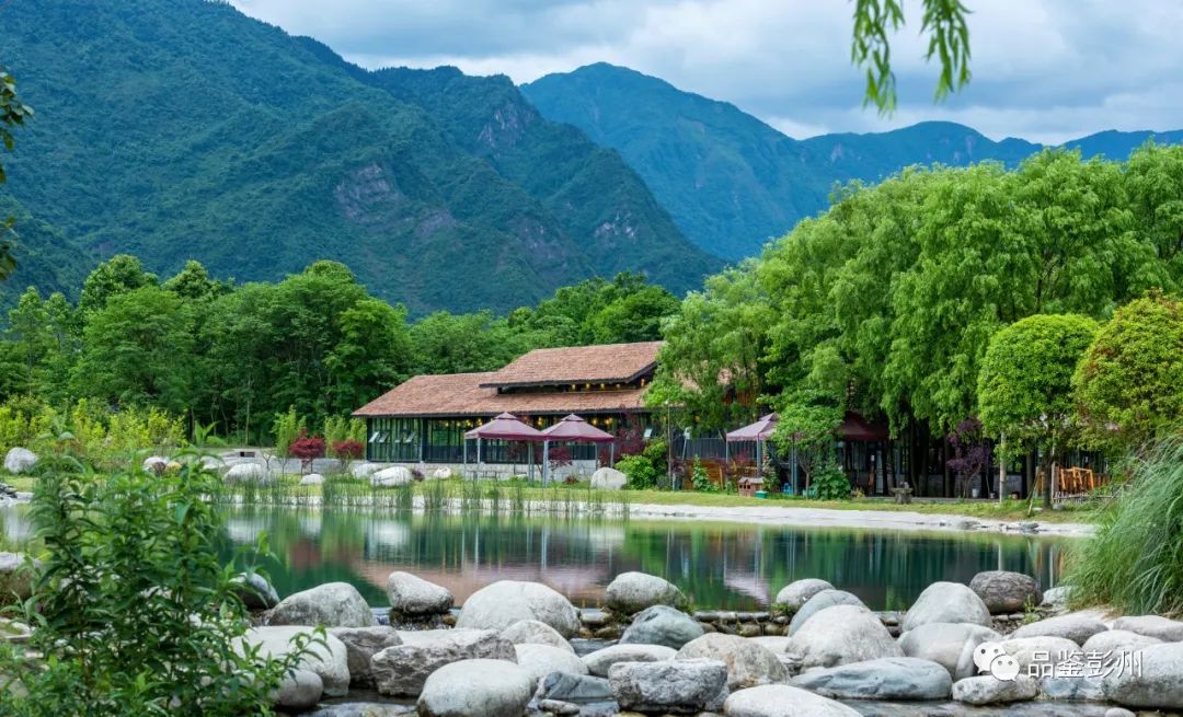 这是一幅堪比74个标准足球场大小的水墨画？彭友：来，做“画中人”