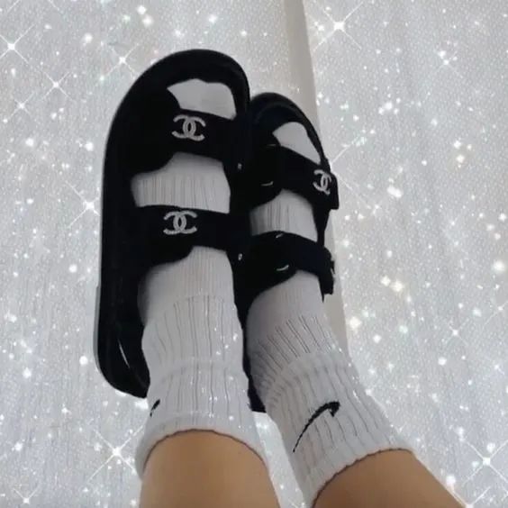 别追BM风了，今年做个NIKE女孩吧