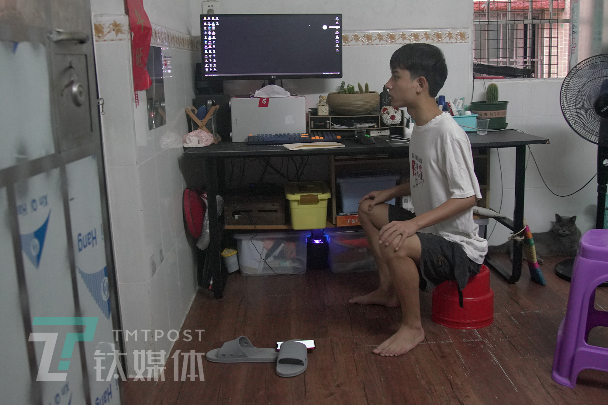 探访珠三角MCN培训课堂：工厂老板学直播卖货，应届毕业生想成李佳琦|钛媒体影像《在线》