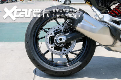 宝马f900r旅行版和运动版怎么选,新款宝马大小眼街车