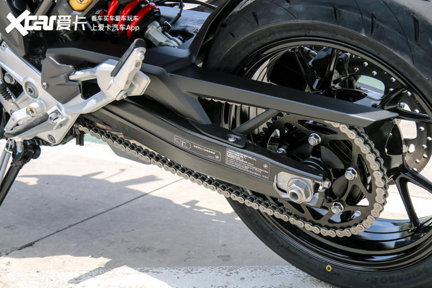 宝马f900r旅行版和运动版怎么选,新款宝马大小眼街车