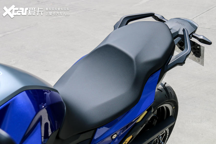 宝马f900r旅行版和运动版怎么选,新款宝马大小眼街车