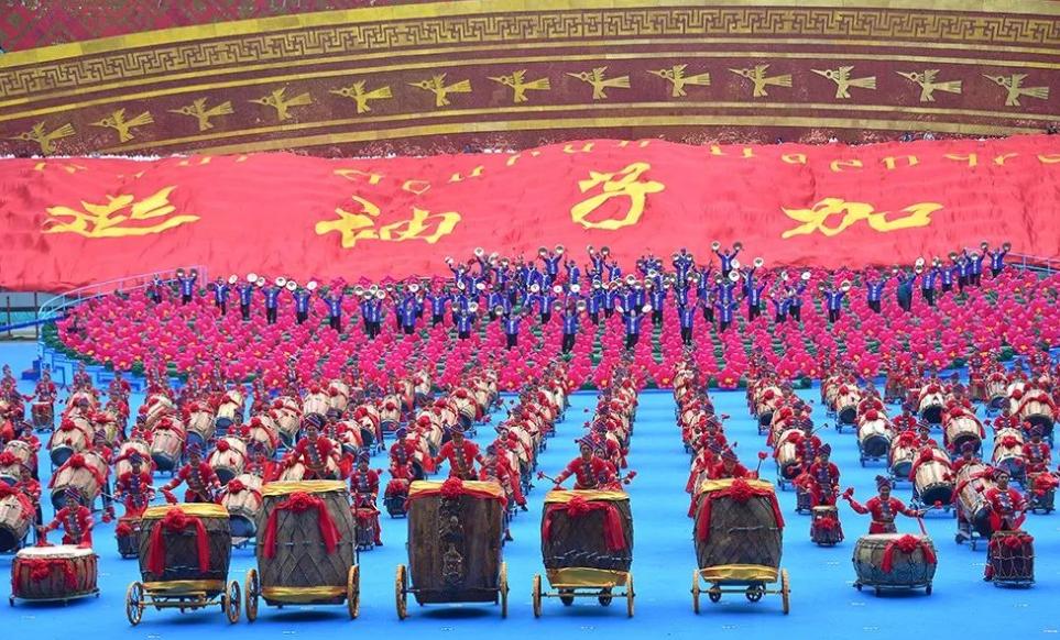 鼓槌擂响撼八方，马山会鼓情飞扬