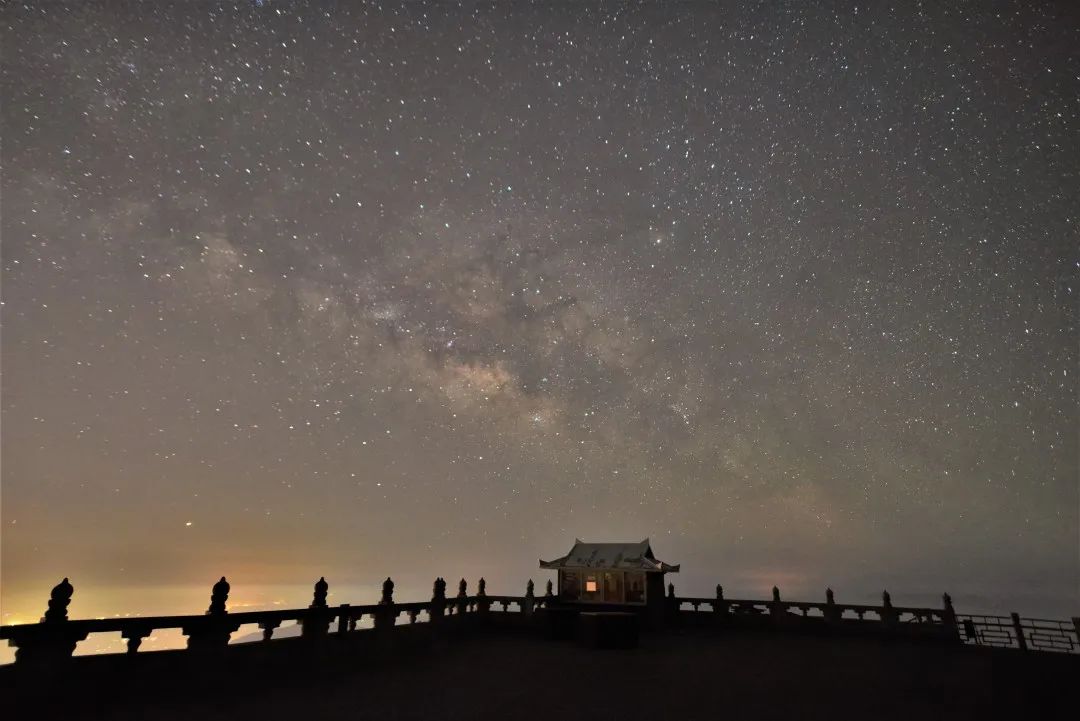 夏日登山看景,夏日峨眉山