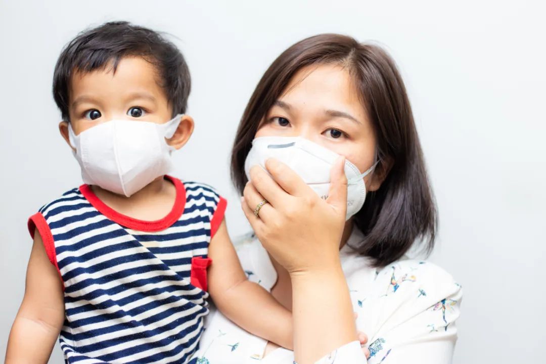 孩子感冒发烧怎么办呢,孩子感冒发烧需要去医院吗