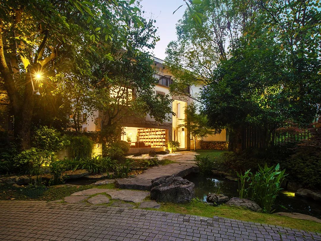 比买一送一还划算，全年不涨价！享山水画里329㎡双卧别墅，玩皮划艇漂流