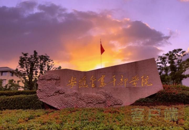 一样穷酸的“小老弟”，突然变成了“老大哥”，金寨巨变背后隐藏着啥？