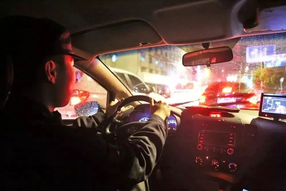 夏季治安夜警务护航夜经济,创新警务便民服务