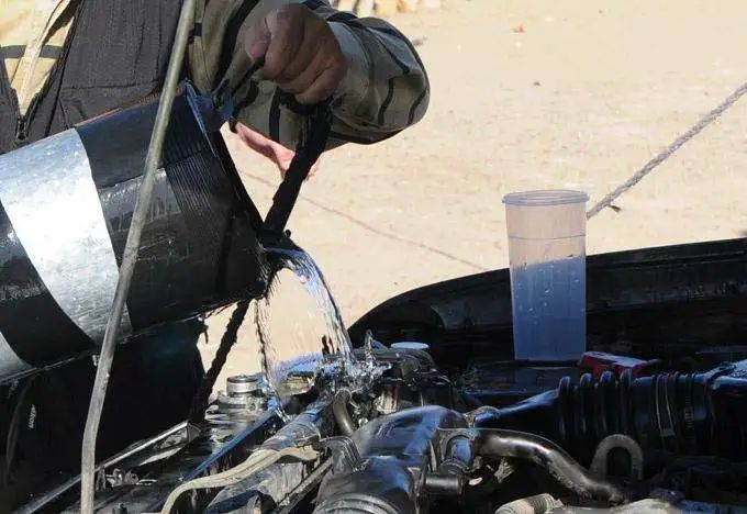 开车水箱开锅紧急处理方法,夏季行车水箱开锅别着急