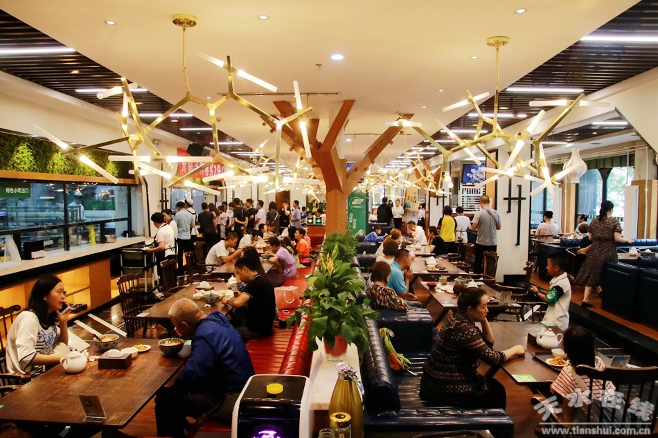 天水在线主播萌萌带你逛吃逛喝（第七集）｜伊香蘭餐厅