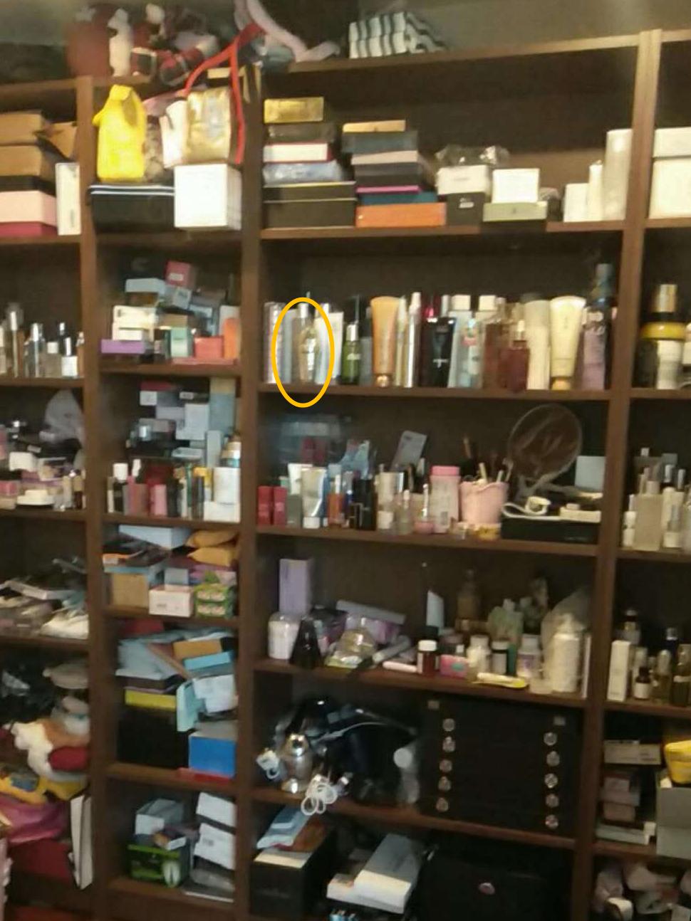 大家都在追《三十而已》，我却偷偷看了看她的化妆台