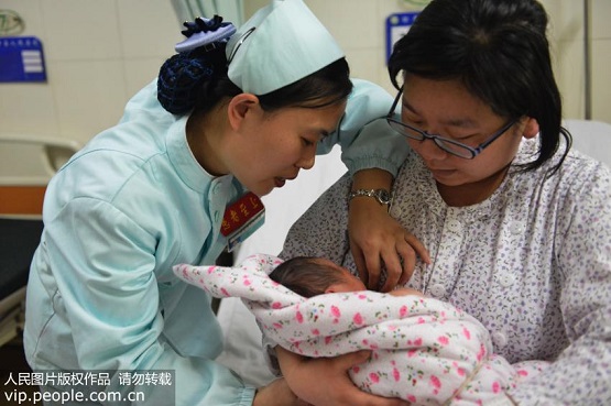 母乳不营养混合喂养的正确方法,母乳喂养八个月没攒肚