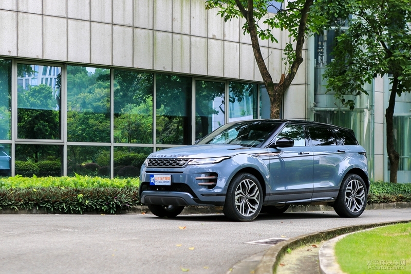 2020路虎揽胜极光评测,沉浸式看车19款路虎极光