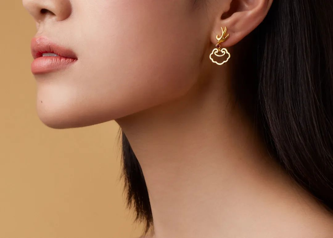 蒂芙尼和卡地亚手镯,卡地亚蒂芙尼首饰怎么样