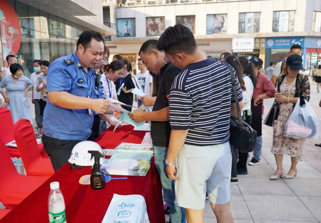 用领养代替购买，让流浪的“毛孩子”有个温馨的家~