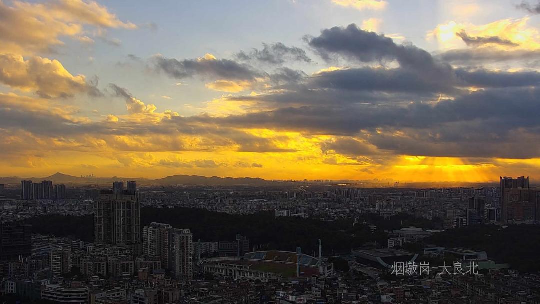 4k超高清广角+VR！“慢直播”直击台风天的佛山