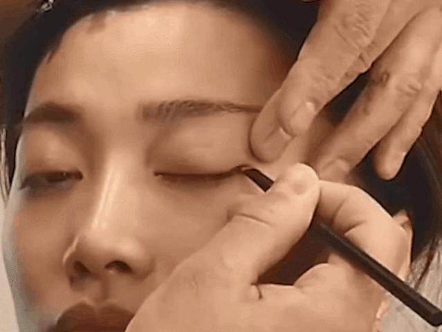 怎么画无瑕底妆专业化妆师,怎么画明星化妆师的底妆