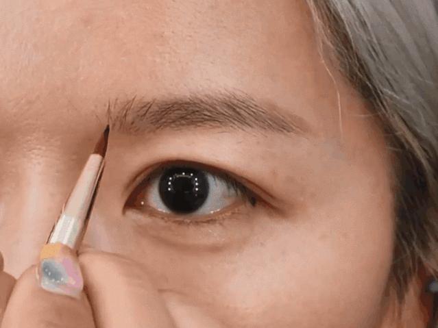 怎么画无瑕底妆专业化妆师,怎么画明星化妆师的底妆