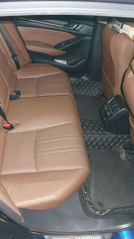 开了一年半的混动卡罗拉,开了一年半的20年a6