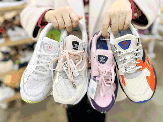 上海荟品仓阿迪达斯男款跑鞋,荟品仓城市奥莱青浦店nike