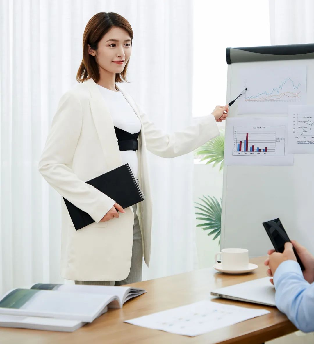 驼背平时自己注意可以改善吗,驼背如何矫正自己的气质