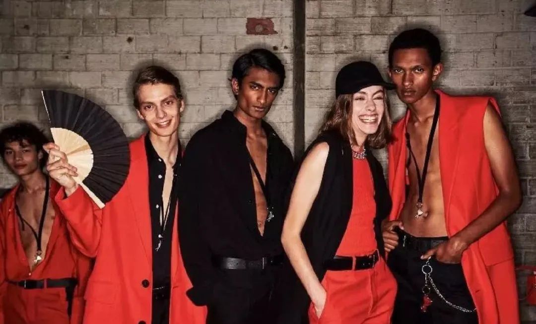 人人在线、万物互联的今天，我们为什么还要去逛买手店