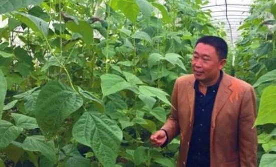 袁隆平三个儿子共生几个孙子孙女,袁隆平和两个孙女合影