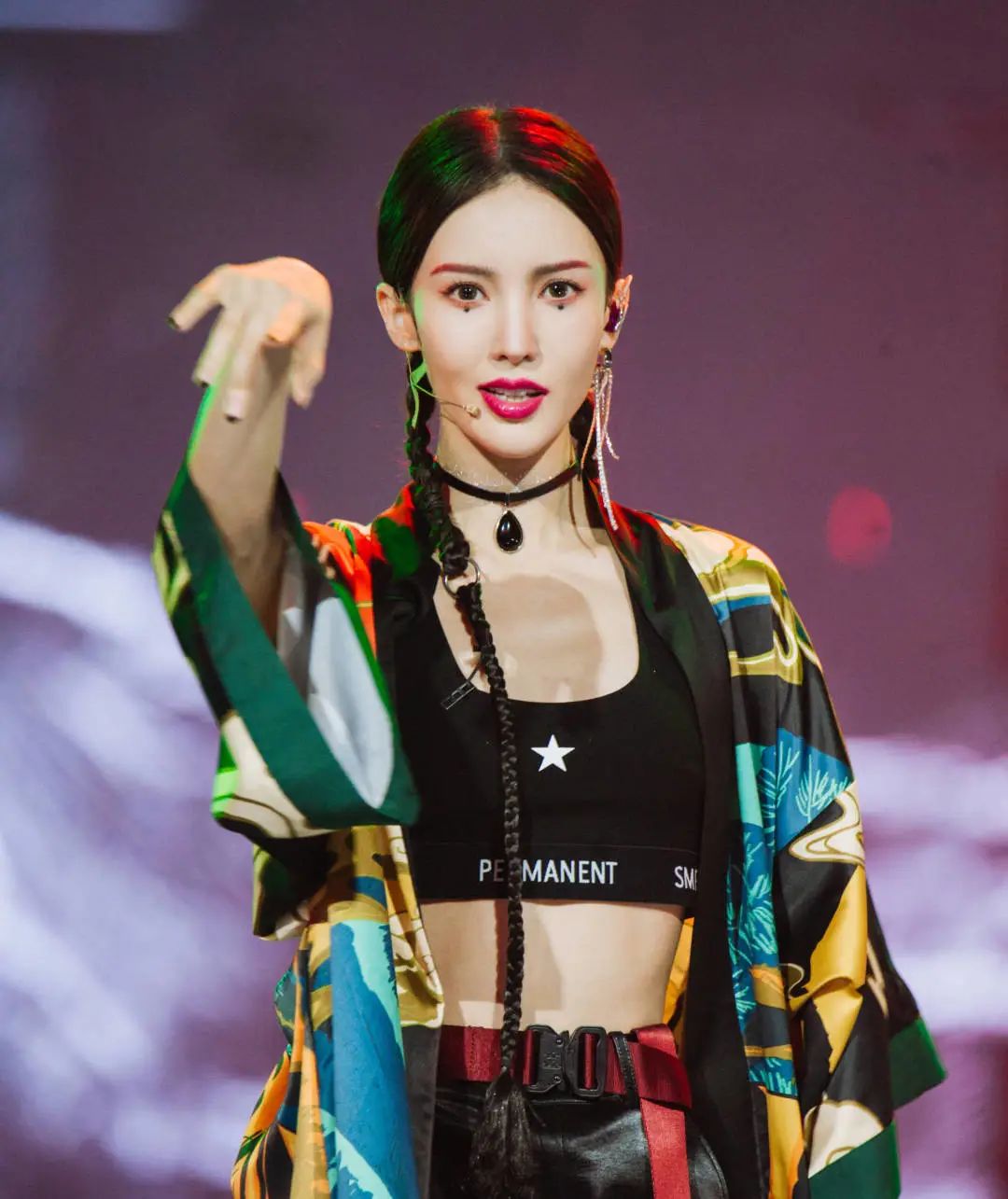 BAO美啦｜在脸上怒点七颗痣，金晨老师真的有颜任性...