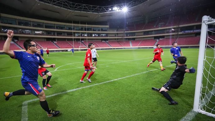 足球场踢一场球多少钱,上海虹口足球场多少钱一场