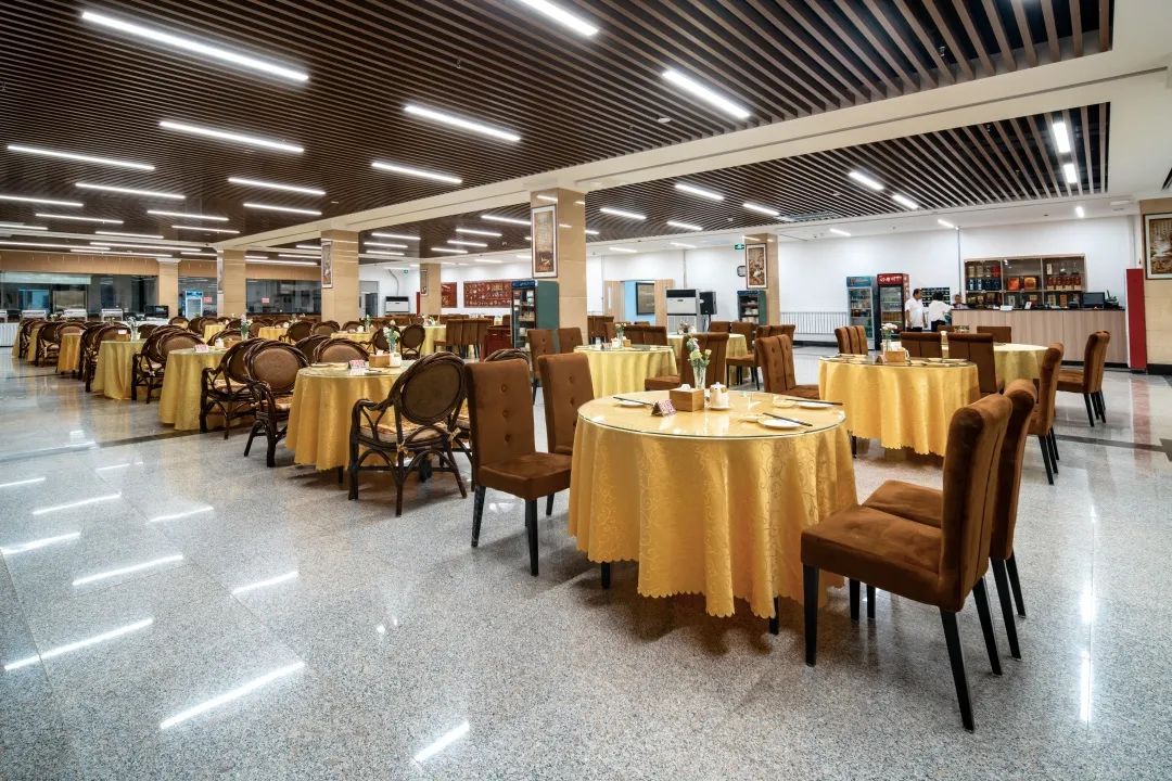 大型食堂装修,食堂重新装修改造翻新