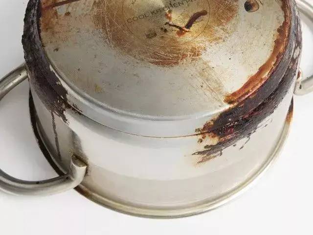 鞋底瑕疵脏了怎么擦,鞋底的脏垢怎么清理