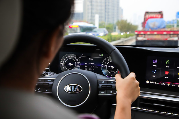 起亚k5凯酷试驾高速,起亚k5凯酷270t百公里加速