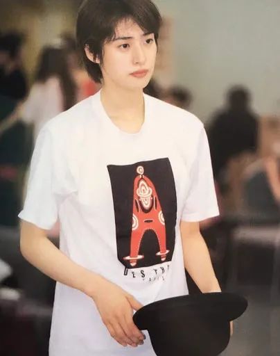 对电车鞠躬、帮学姐扫澡堂…日本百年名校的学姐学妹制堪称霸凌