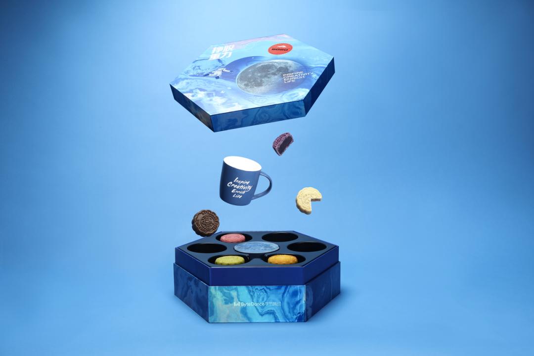 燃到不敢认！国货品牌月饼太美了，连老外都要疯*搞狂**代购