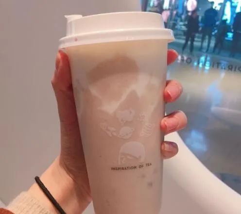 入秋第一杯52块钱的奶茶,奶茶刷爆朋友圈的秋天的第一杯