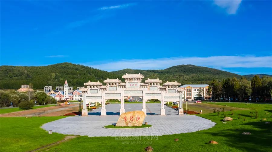 看万山红遍层林尽染全文图片,看万山红遍层林尽染全文朗诵